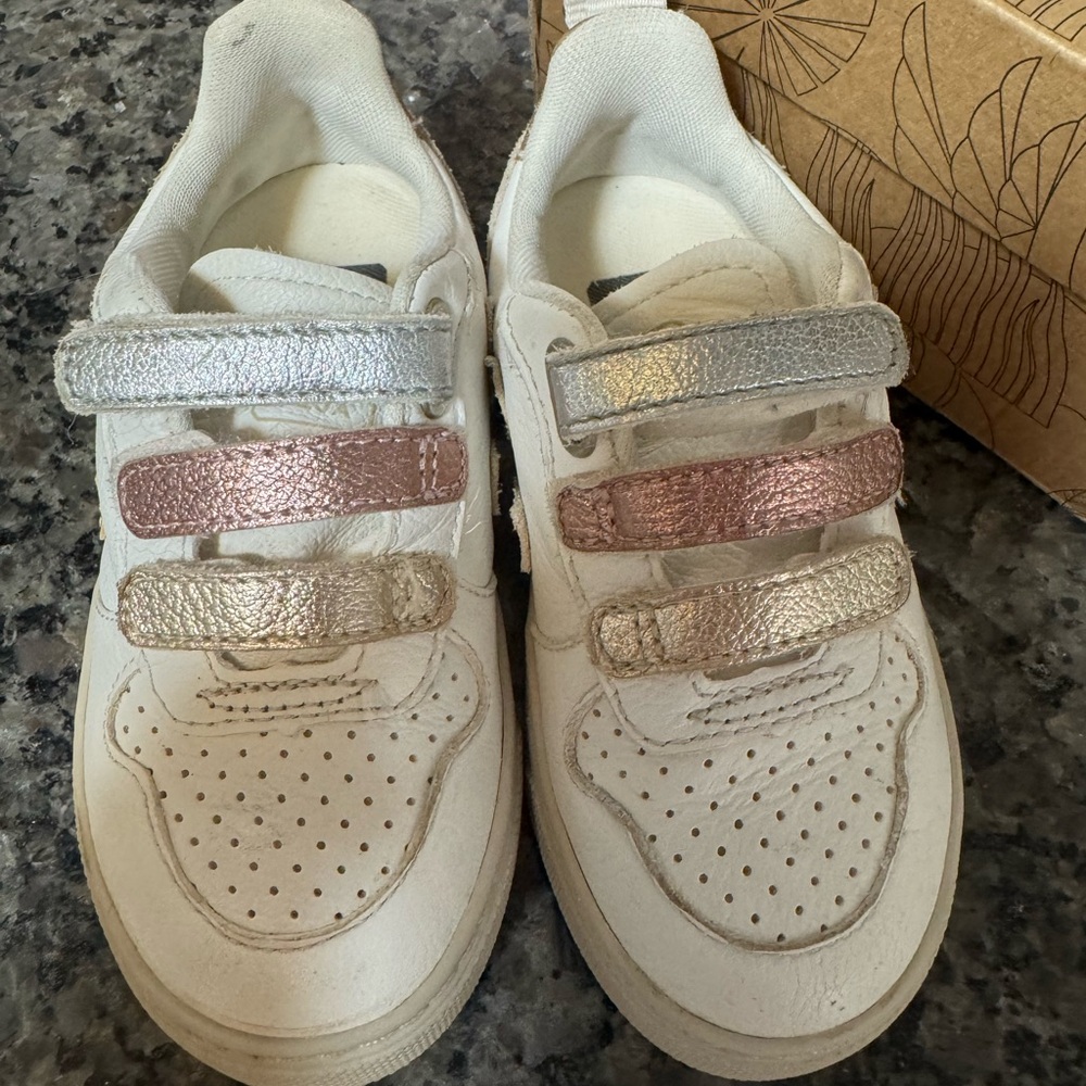 VEJA toddler Velcro Strap sneaker